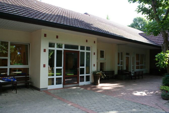 Kindergarten St. Josef-Eingang Spielplatz